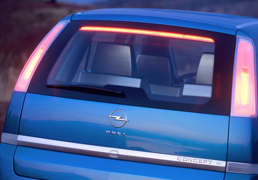 Opel Concept M 2002 года  (фото 16 из 25)